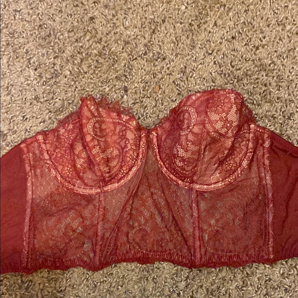 Source Unknown Red Lace Bra with Structured Design